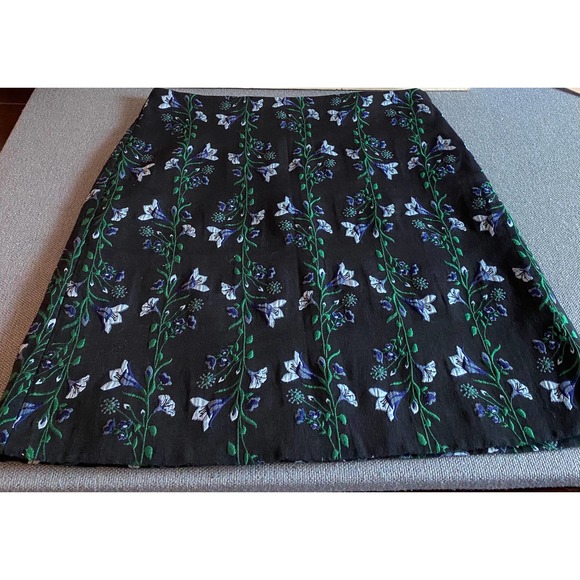 Ann Taylor Woman’s skirt size 12 black with green blue floral design lined FLAW - Picture 2 of 12